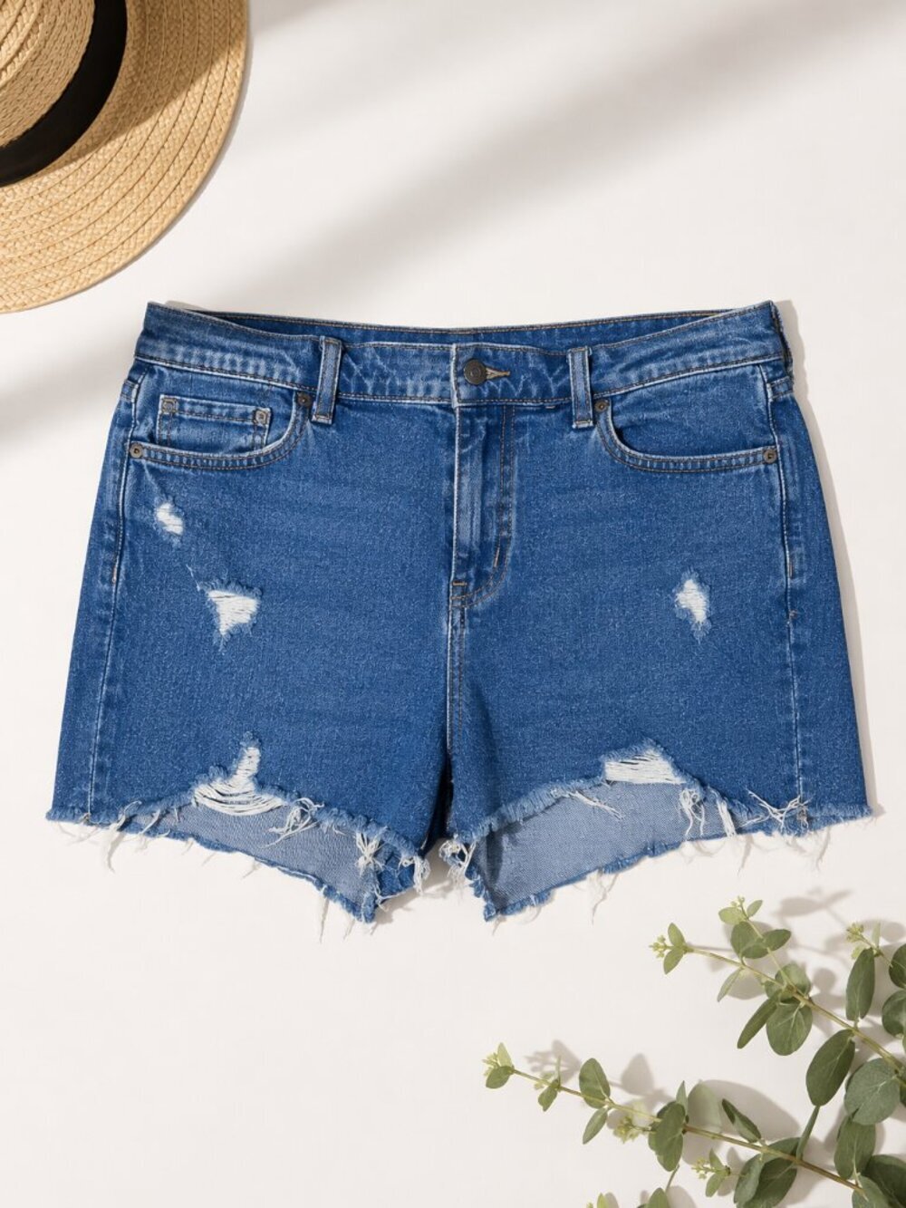 Old Navy Mid Rise Boyfriend Distressed Denim Shorts Size 12